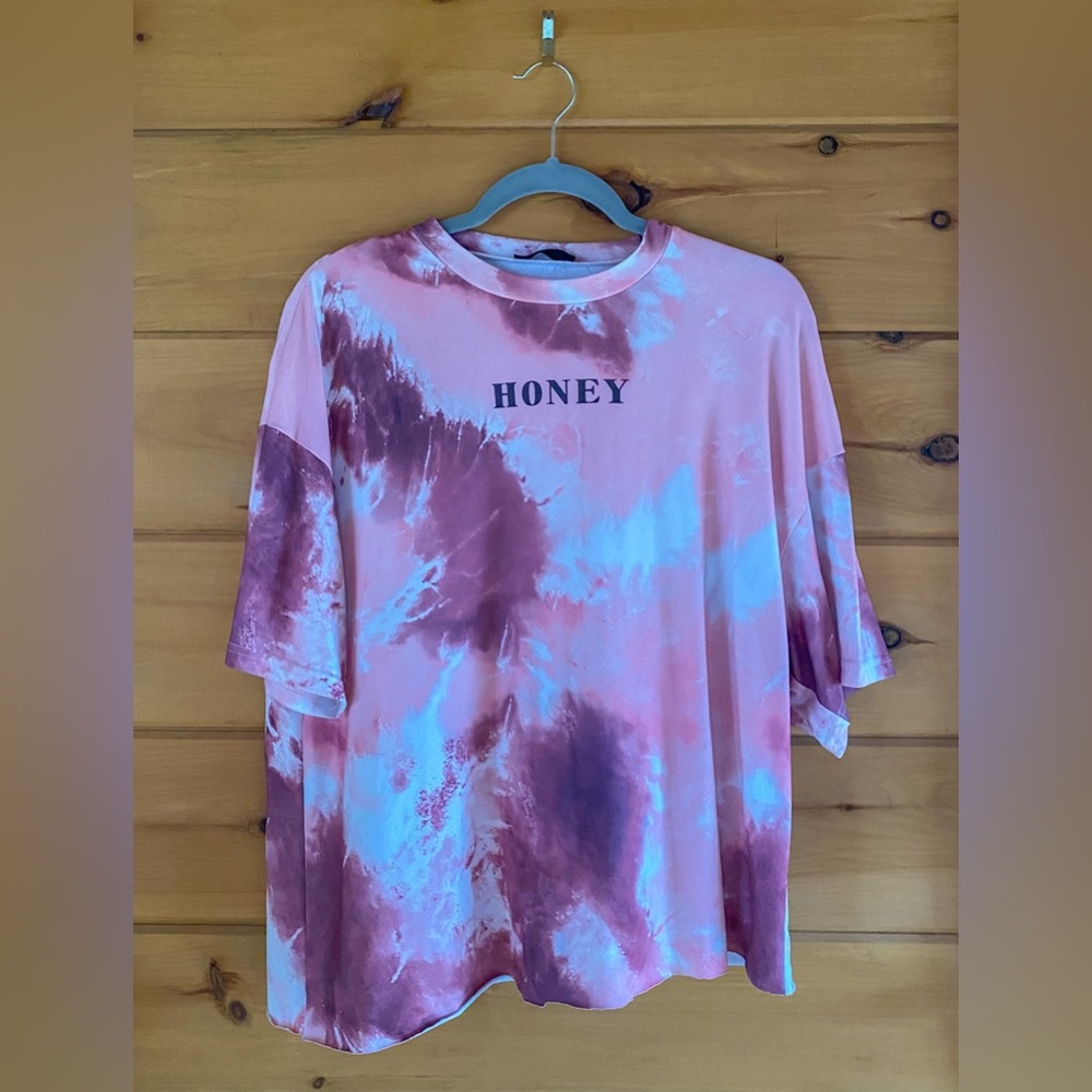 Oversized pink/tie dye tee.